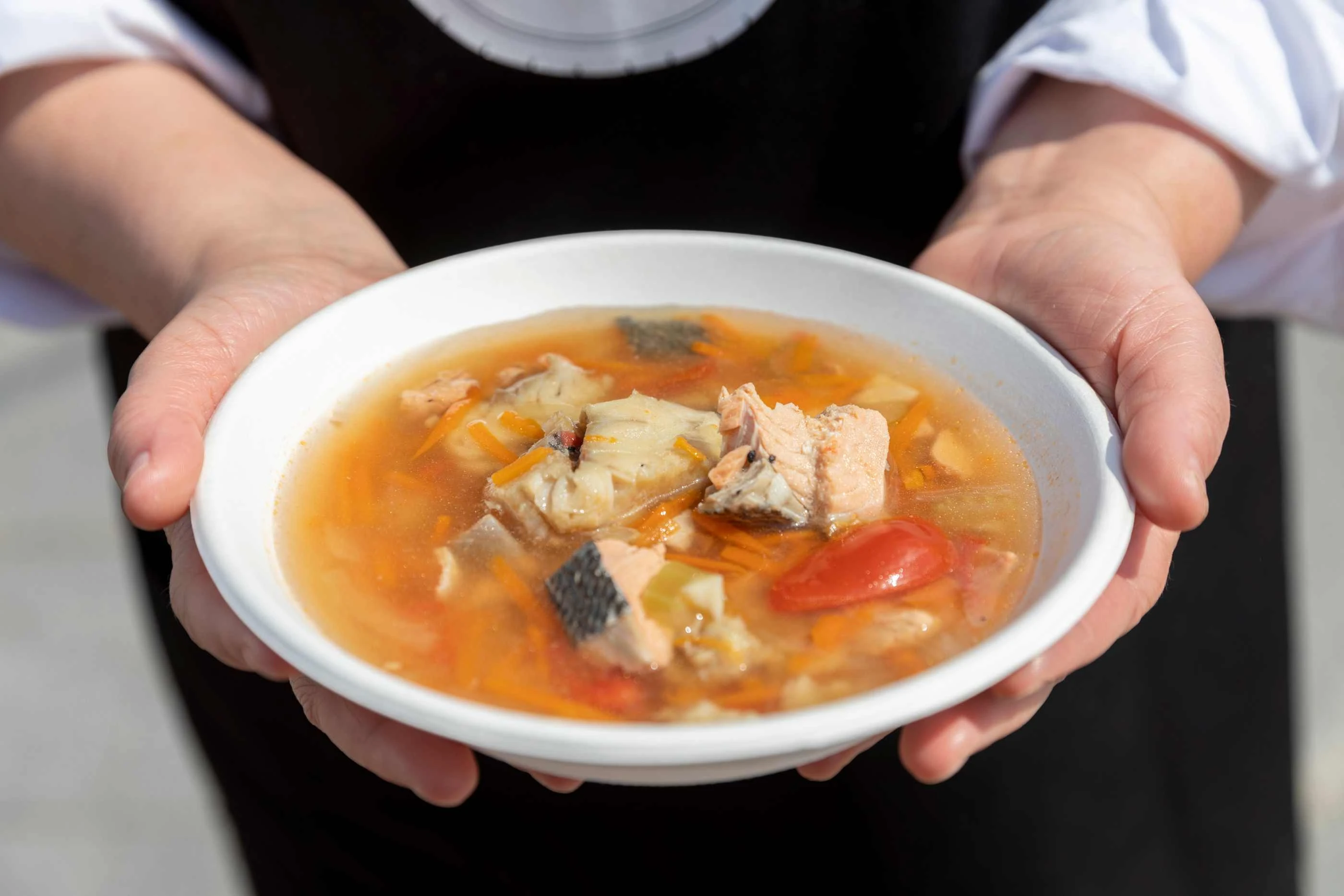 Каждому гостю Дня рыбака — по порции дальневосточной ухи