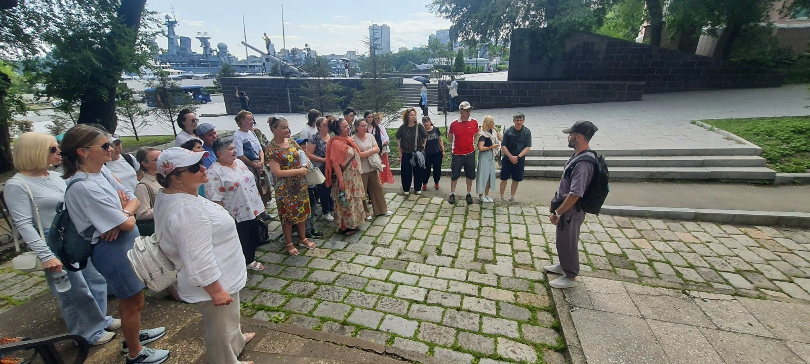 О подвигах, о доблестях, о славе: во Владивостоке значимые даты июня отметили серией экскурсией