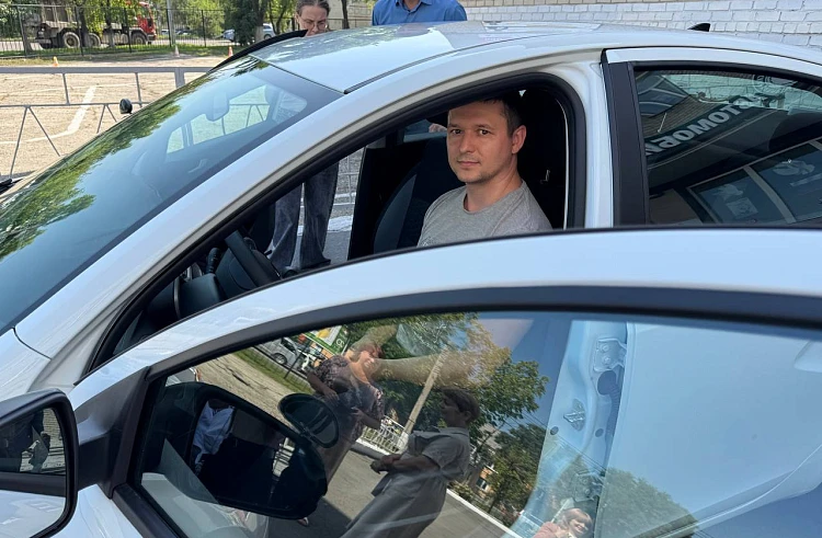 В Приморье ветераны СВО смогут бесплатно учиться вождению на автомобиле с ручным управлением