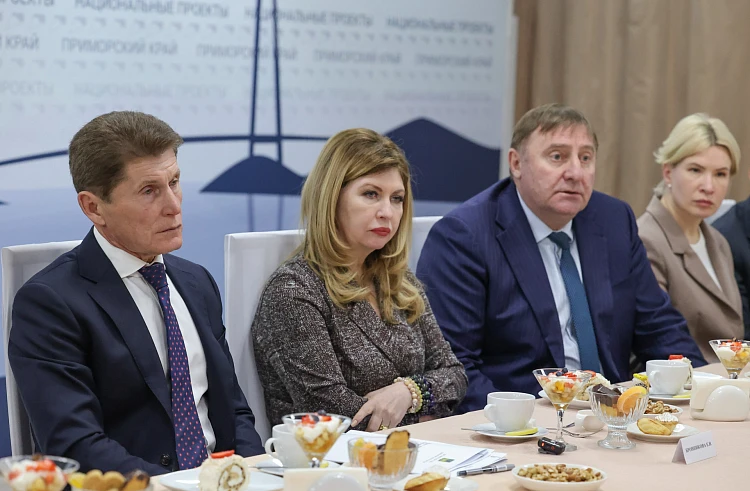 Социальные вопросы, волнующие людей с ограниченными возможностями здоровья, обсудили на встрече с Губернатором Приморья