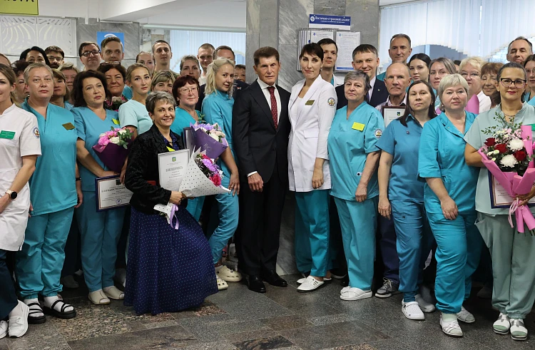 Губернатор Приморья поздравил Госпиталь для ветеранов войн с юбилеем