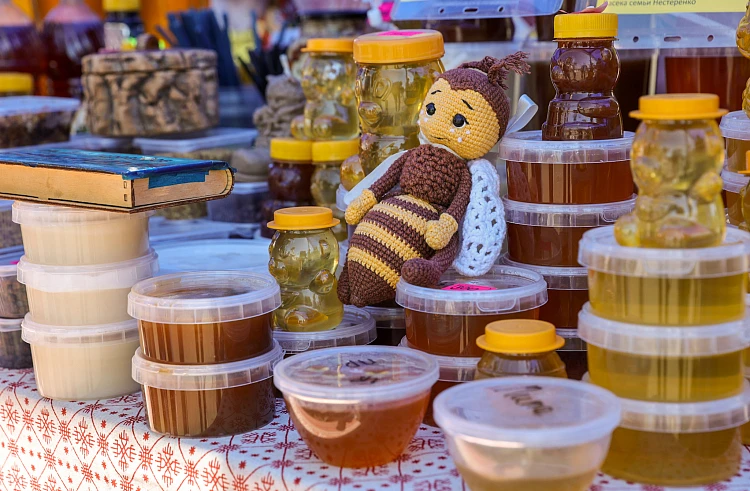 Полторы тонны мёда привезут на главную площадь столицы Дальнего Востока