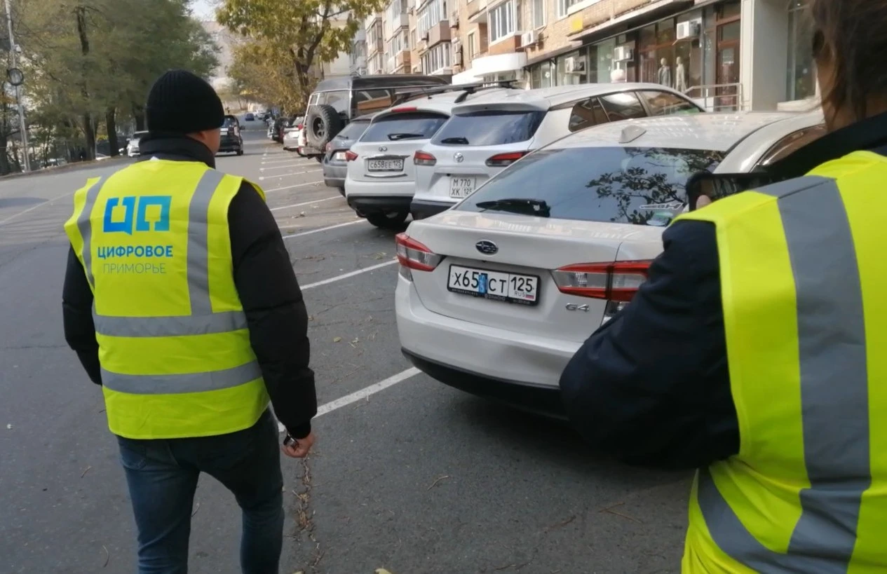 Треть муниципальных парковочных мест в центре Владивостока занята нарушителями