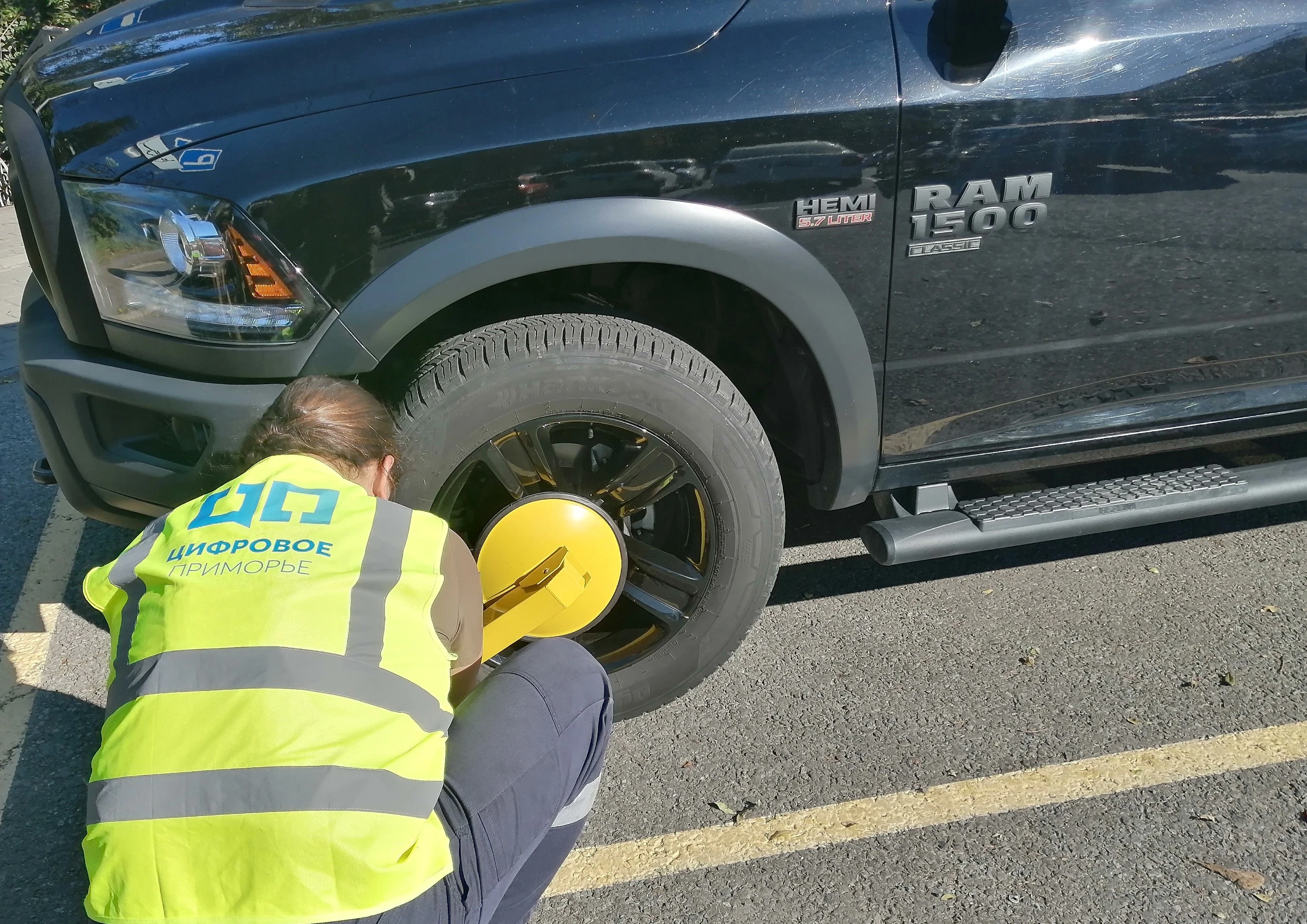 Дума Владивостока разрешила блокировку автомобилей-нарушителей