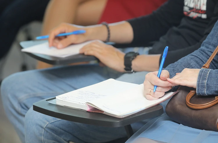 Более 9 тысяч иностранных граждан прошли адаптационные мероприятия в Приморье в этом году