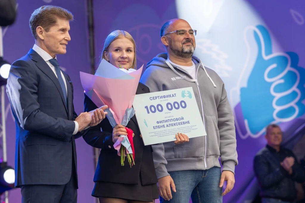 Стобалльникам ЕГЭ Владивостока, поступившим в приморские вузы, выплатят 100 тысяч рублей