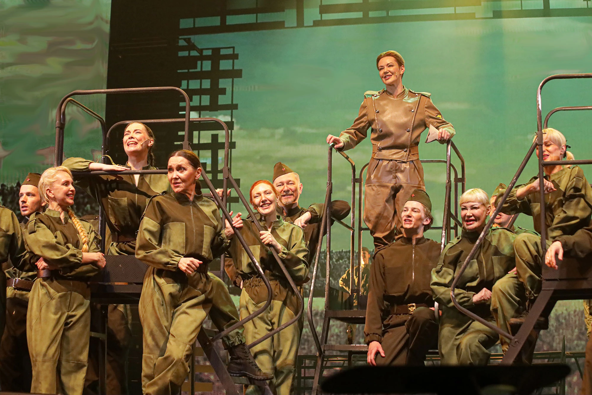 Драматическая песня навзрыд на сцене Театра Горького