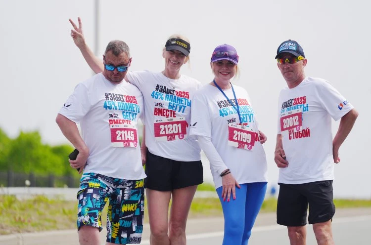 Около 3000 бегунов вышли на старт полумарафона «Забег.РФ» во приморской столице