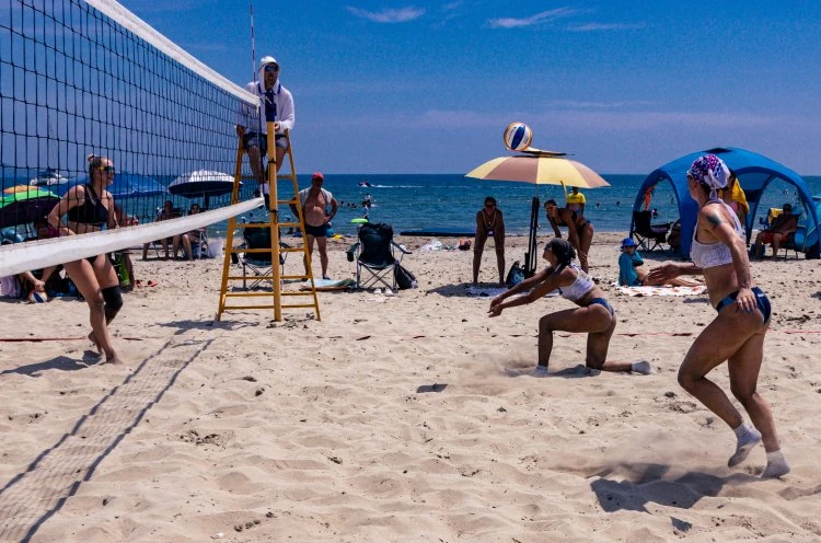 На побережье Приморья прошёл открытый турнир по пляжному волейболу среди команд Дальнего Востока