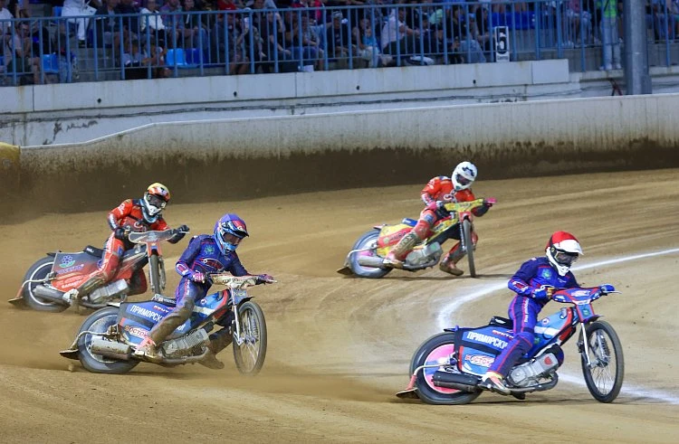 Приморские спидвеисты «вырвали» победу у гостей