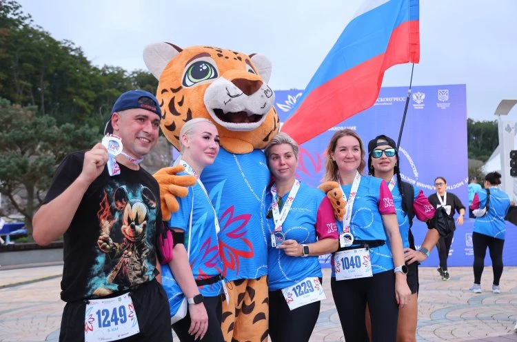 Медиа-эстафета объединила участников ВЭФ на старте забега «Борись и побеждай»