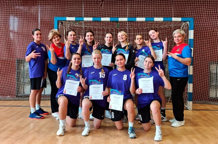 Приморские гандболисты вышли в финал и полуфинал первенства России