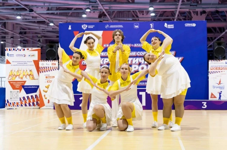 Более 200 спортсменов выступили на турнире по акробатическому рок-н-роллу в ДВФУ