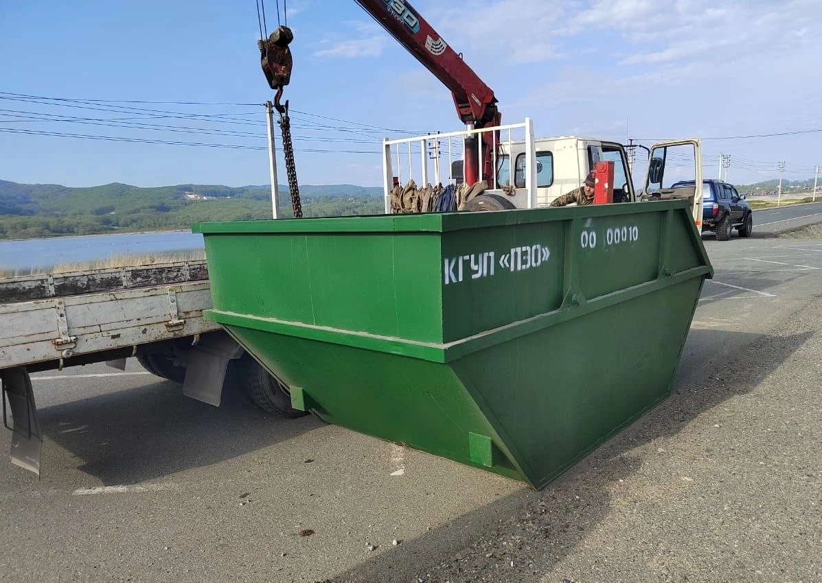 Дополнительные контейнеры для мусора ставят в местах отдыха в Приморье