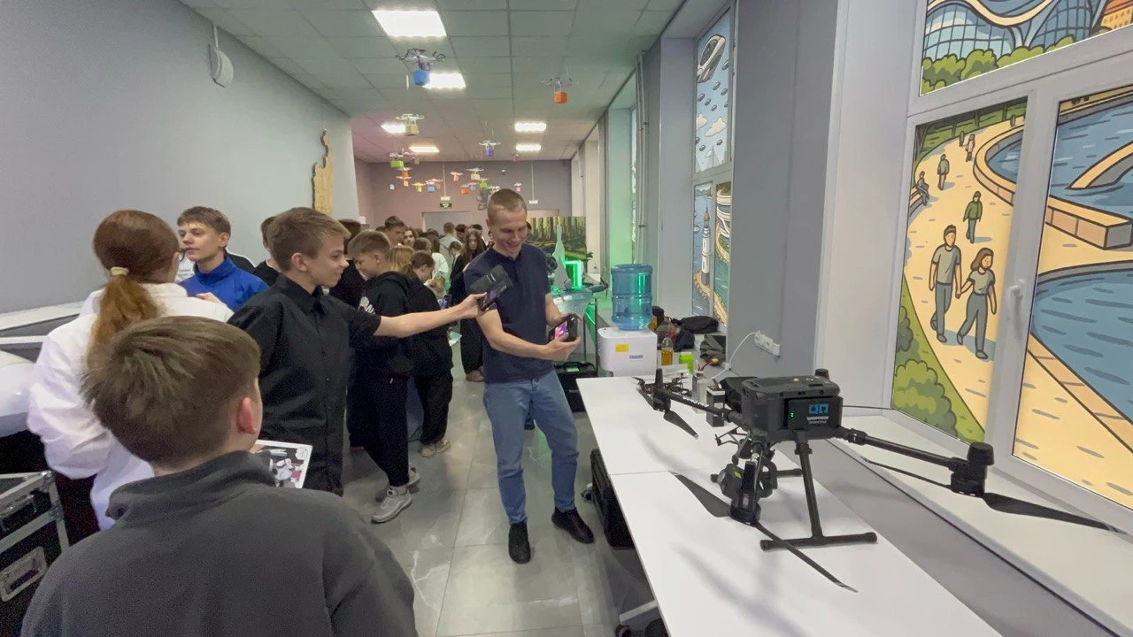 Операторы беспилотников «Цифрового Приморья» рассказали юным жителям края об особенностях профессии