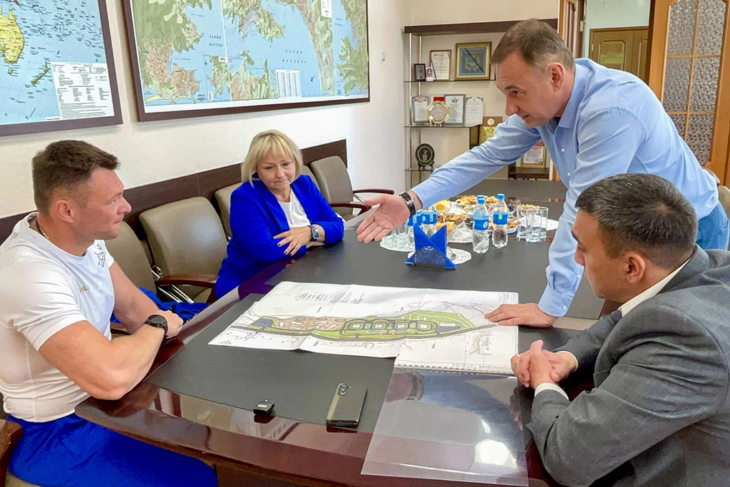 Призер Олимпийских игр Иван Штыль обсудил с главой Находки проект новой гребной базы
