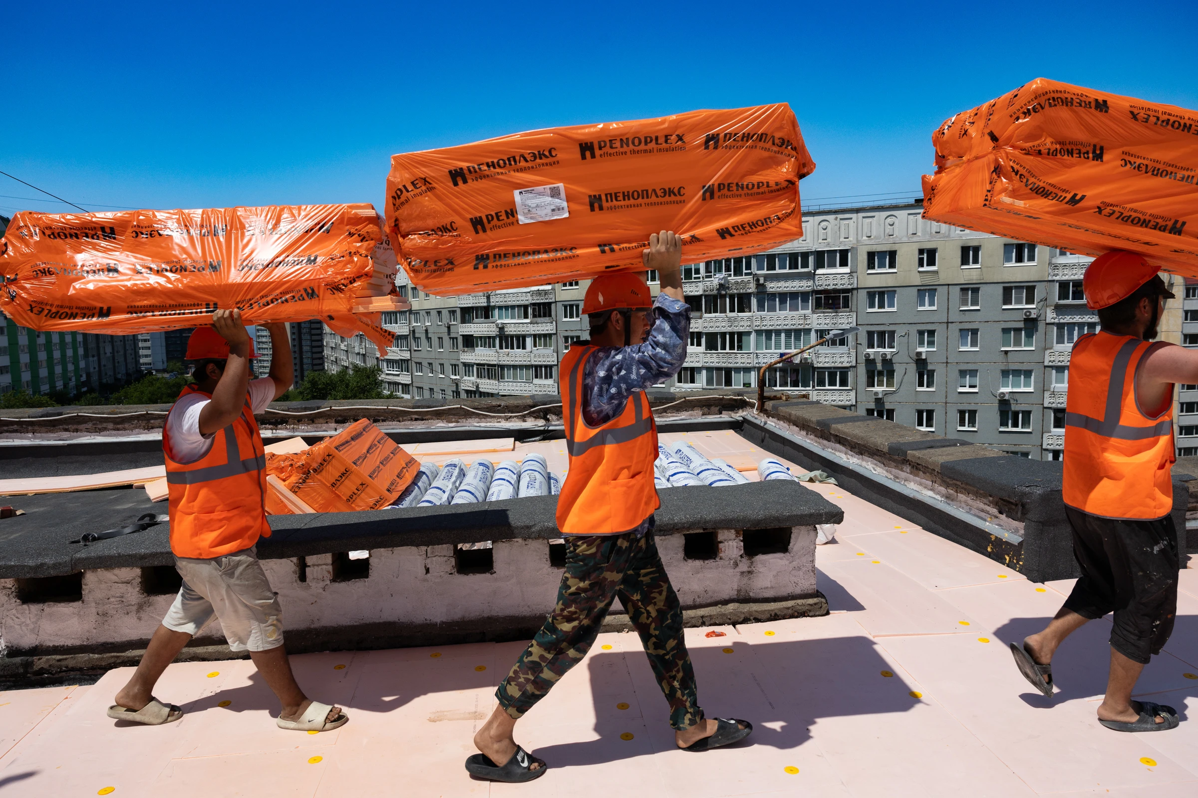 Во Владивостоке в школе № 73 идёт ремонт кровли