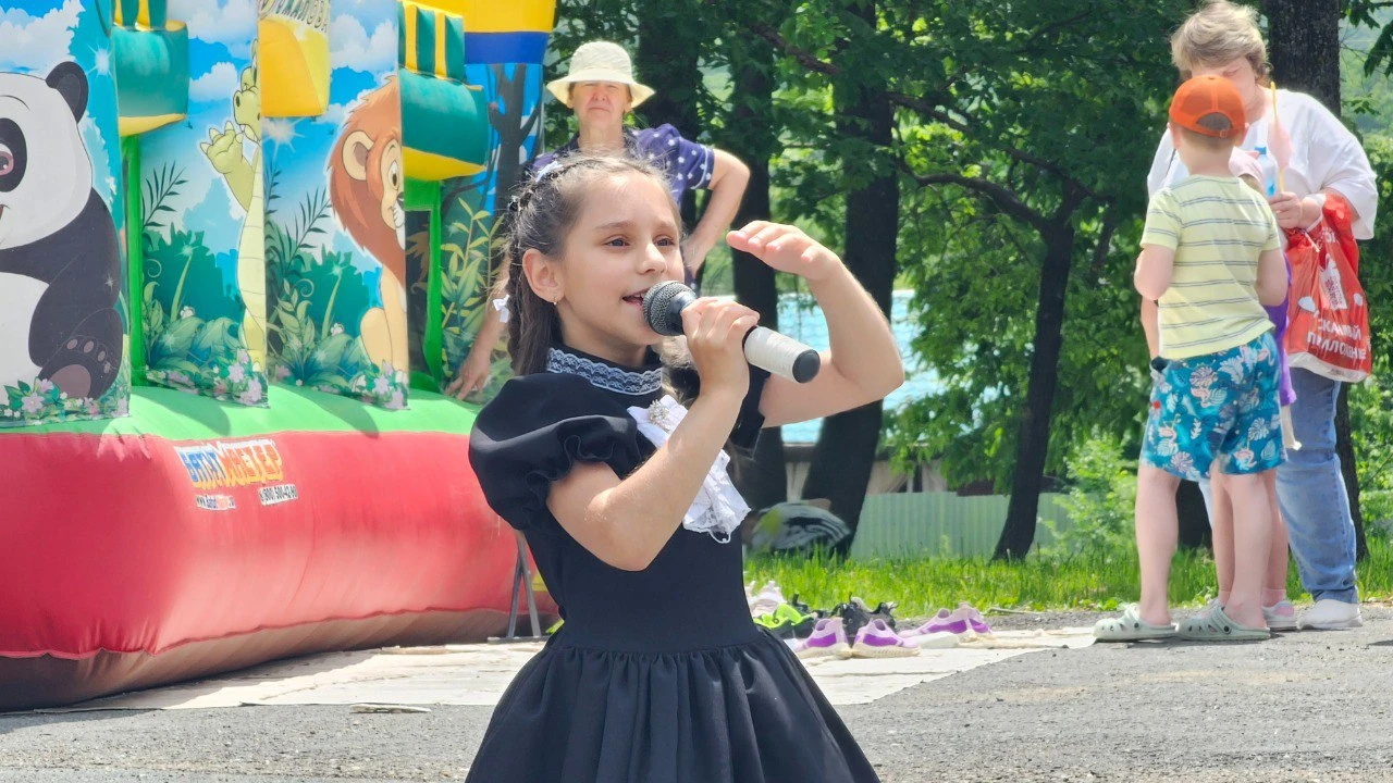 Волшебный праздник детства отметили в Яковлевке ярким концертом