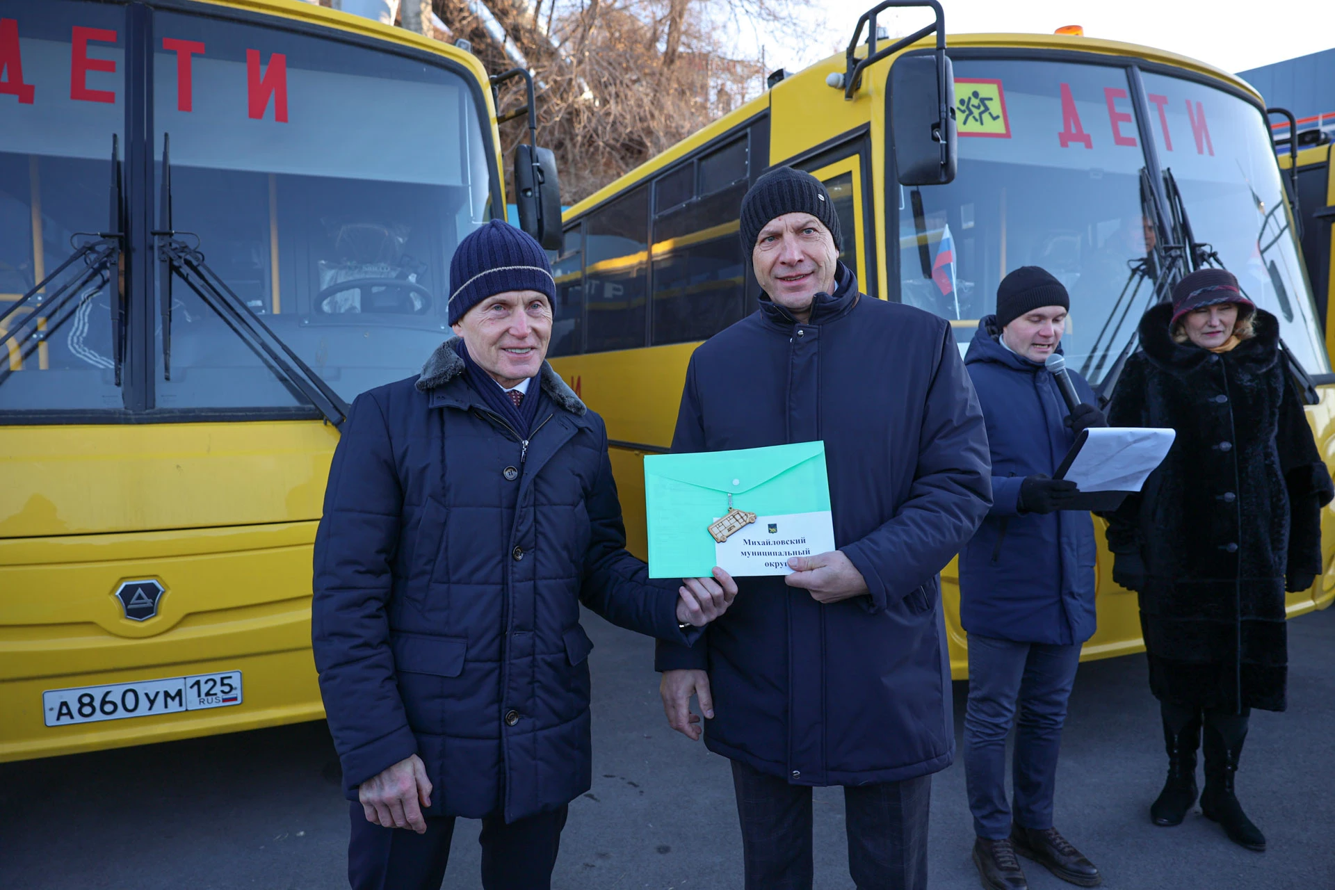 40 школьных автобусов передали в муниципалитеты Приморья