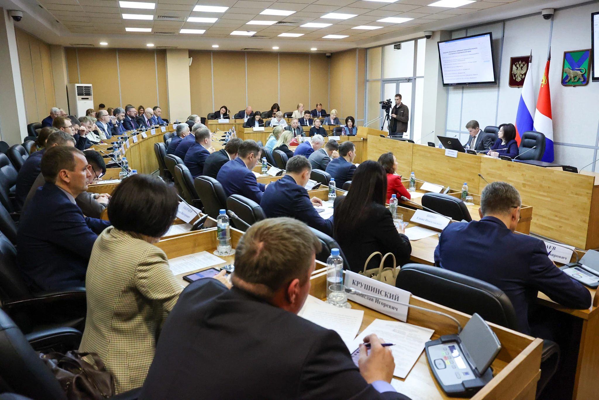 Глава Приморья поручил усилить контроль за безопасностью и питанием в детских лагерях