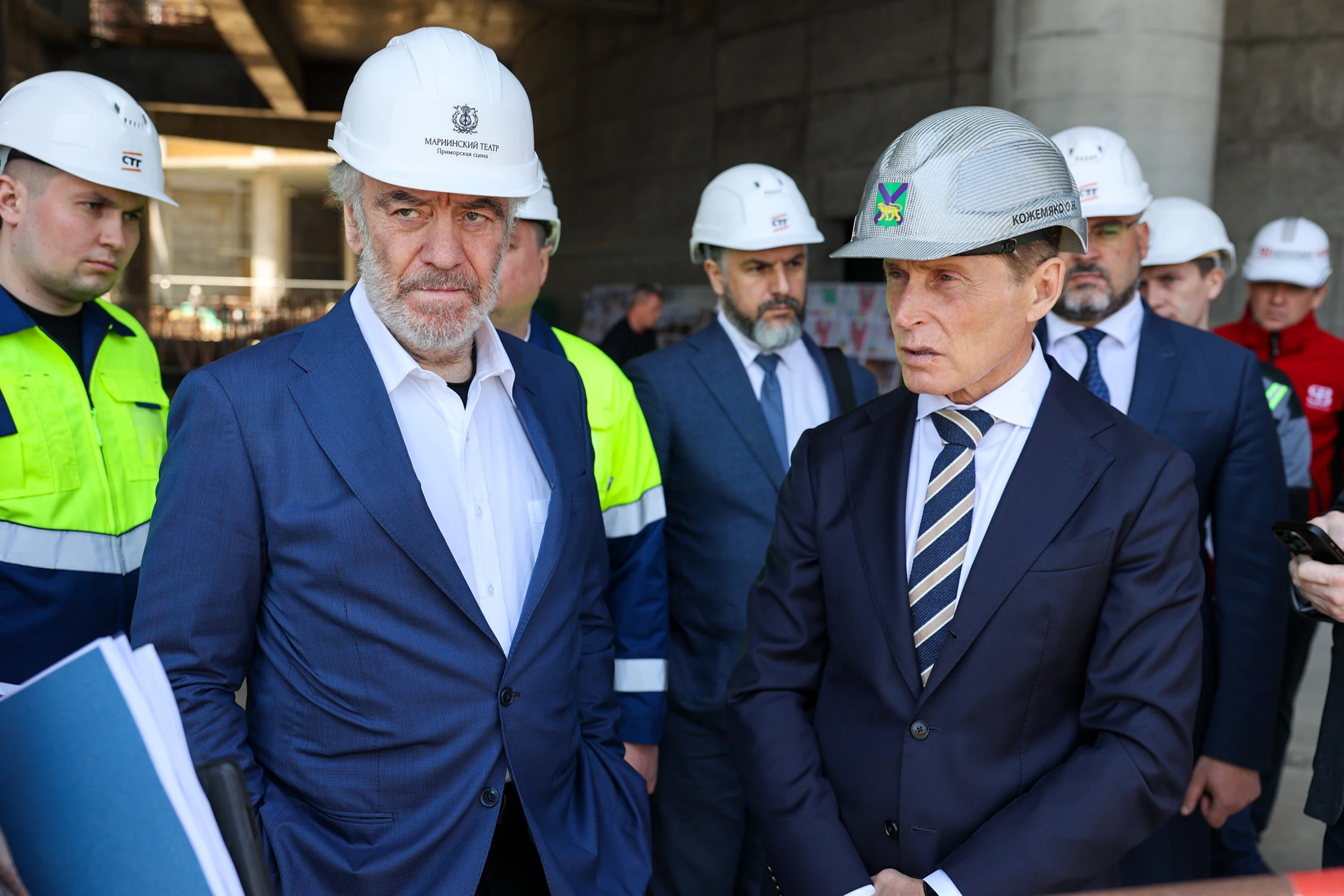 Строители приступили к отделке фасада культурно-образовательного комплекса в Приморье