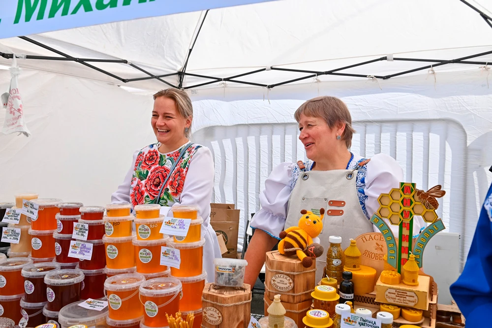 Более 2,5 тонн приморского мёда продано на выставке «Приморские продукты питания»