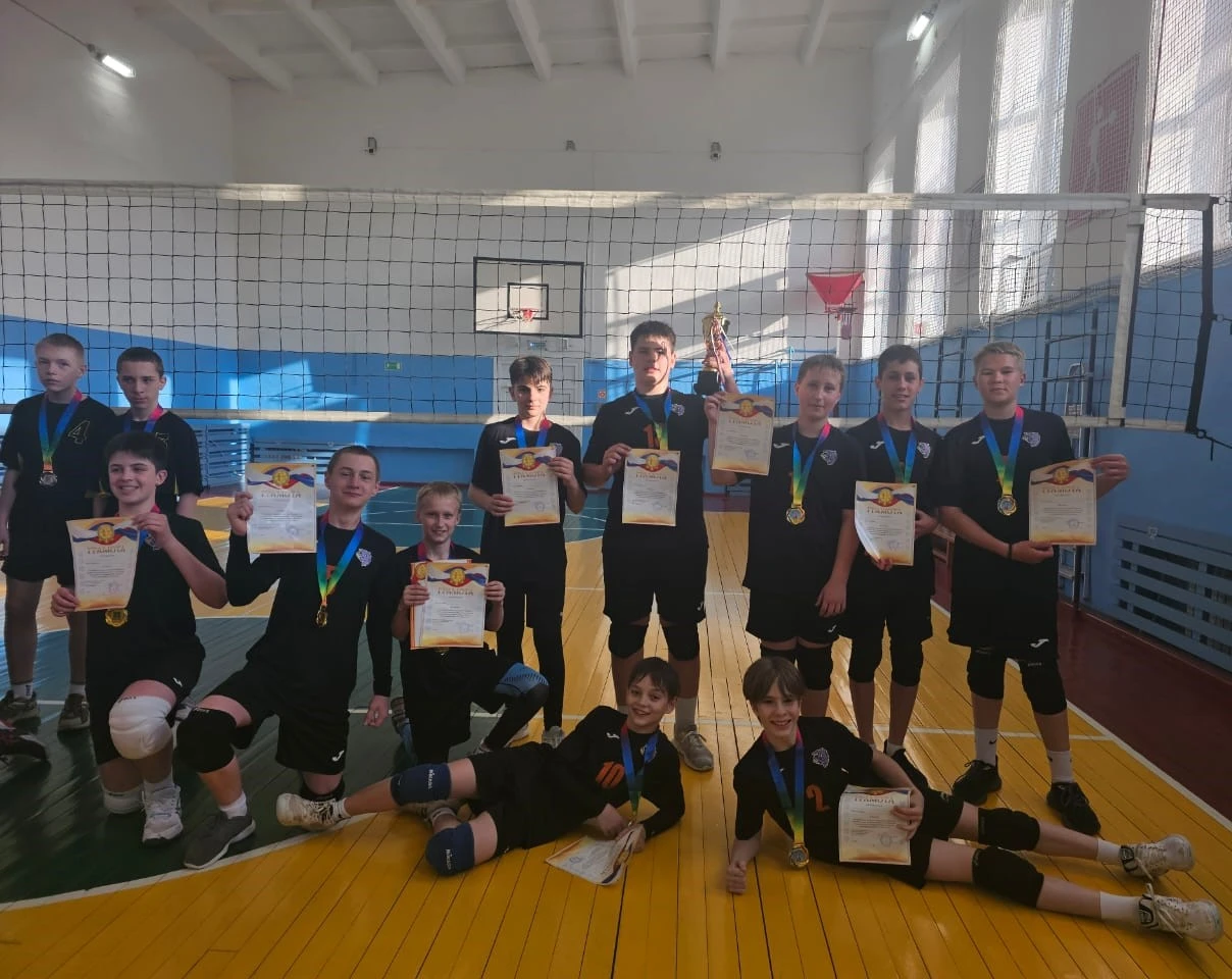 Юношеская команда «Шторм» победила в первенстве по волейболу в Фокино
