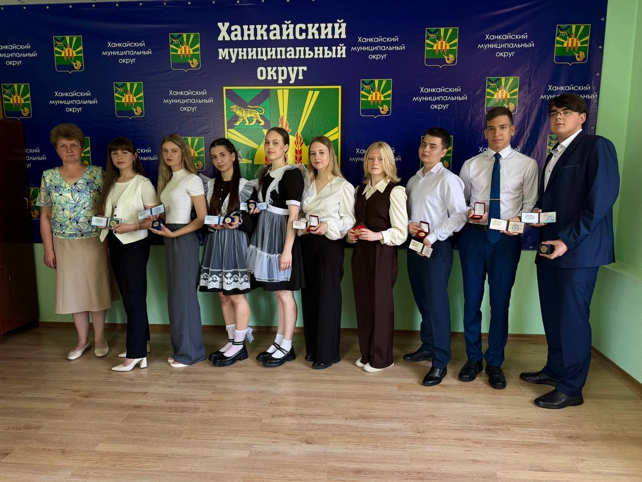 Третья за историю стобалльница и восемь медалистов: в Ханкайском округе чествовали лучших выпускников