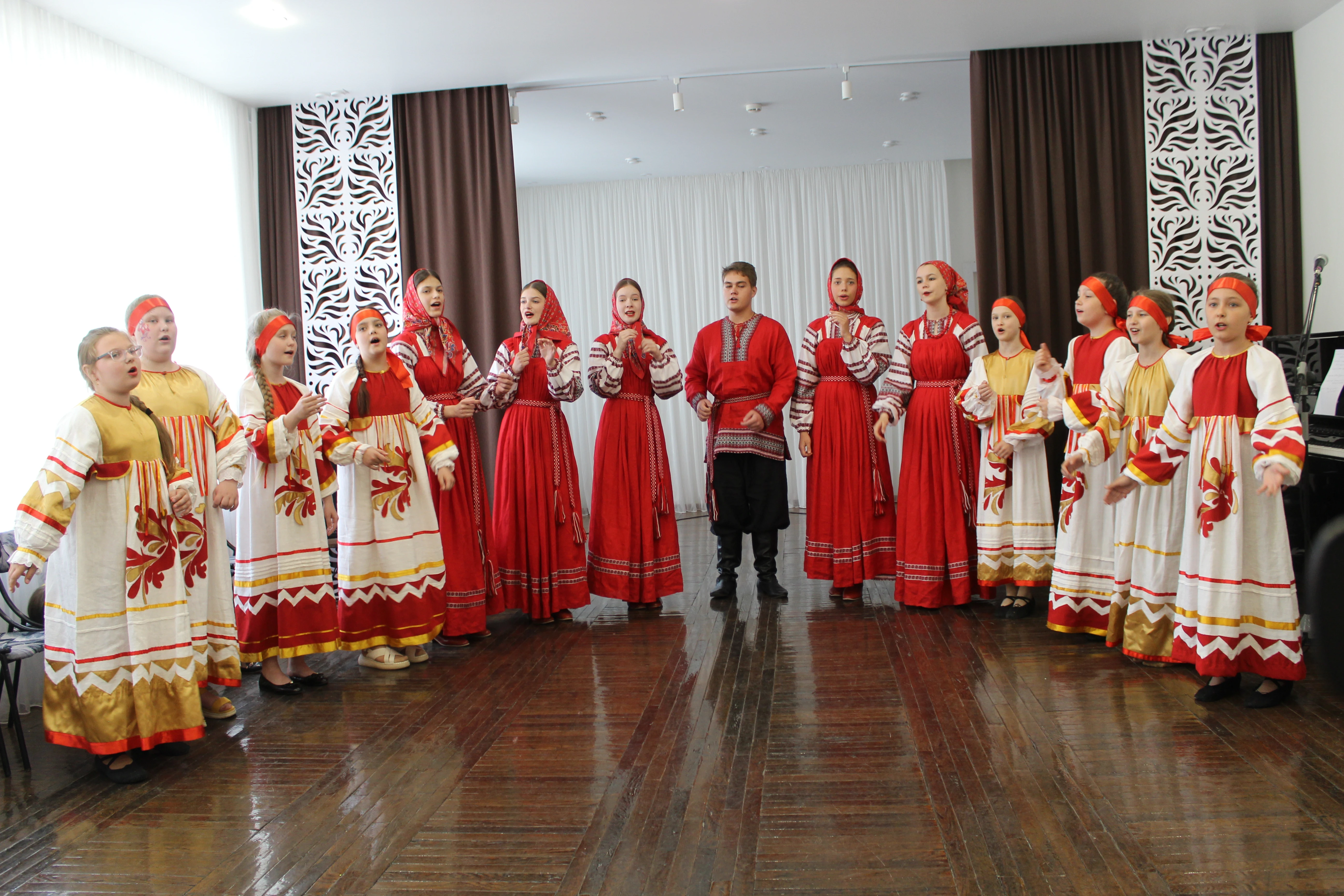 В Арсеньеве прошел отчетный концерт образцового коллектива Хор народной песни «Оберег»