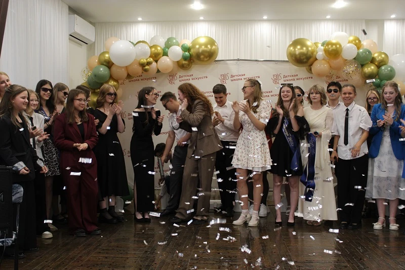 В школе искусств Арсеньева прошли выпускные торжества