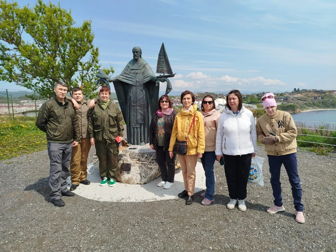 Маяк-часовня в поселке Южно-Морском стал точкой притяжения для туристов