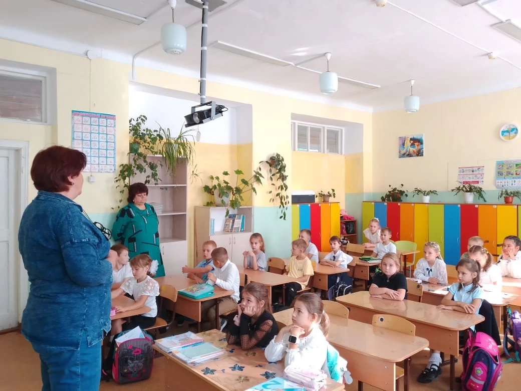 Специалисты ДК «Лозовый» обучили школьников правилам антитеррора и кибербезопасности