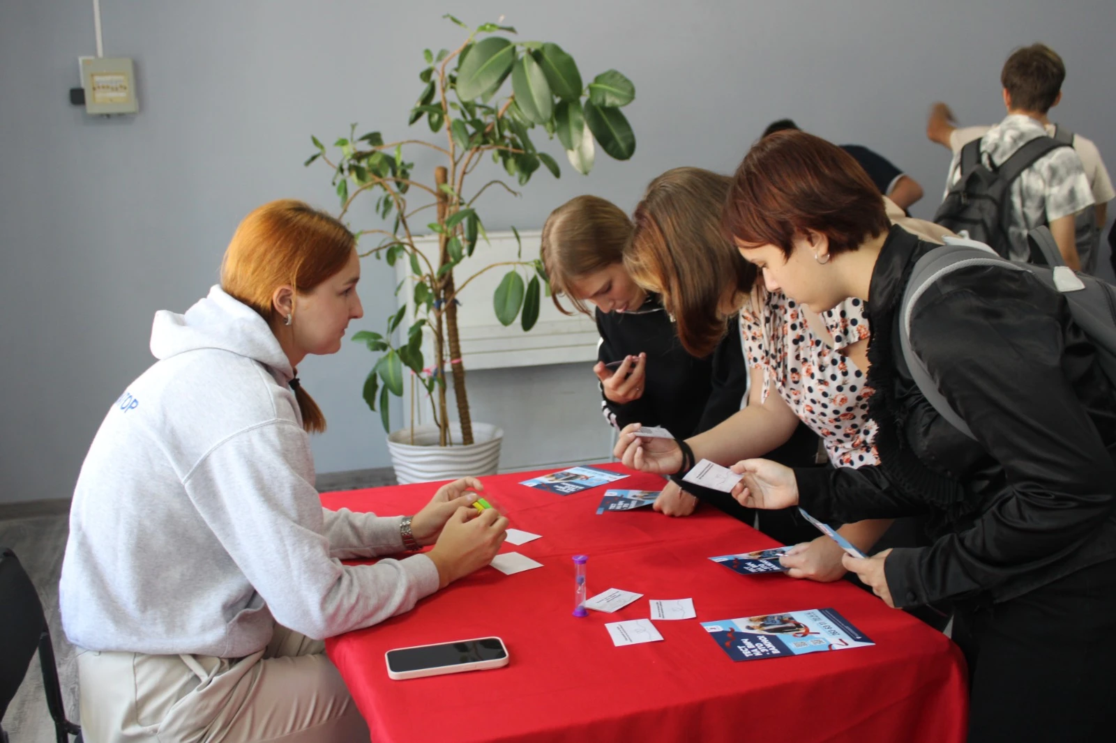 В Приморье старшеклассникам рассказали о профилактике ВИЧ в формате интерактивного квеста