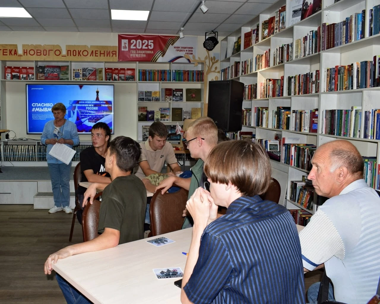Студенты Приморского колледжа поддержали акцию #МЫВМЕСТЕ в библиотеке Партизанска
