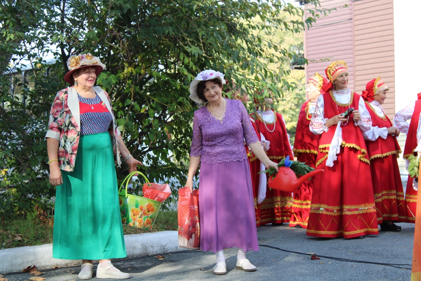 В сквере Городского Дворца культуры состоялся праздник ко Дню пожилых людей