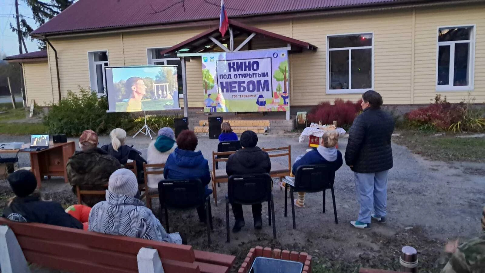 В Бровничах стартовал проект «Кино под открытым небом» с показом военной драмы