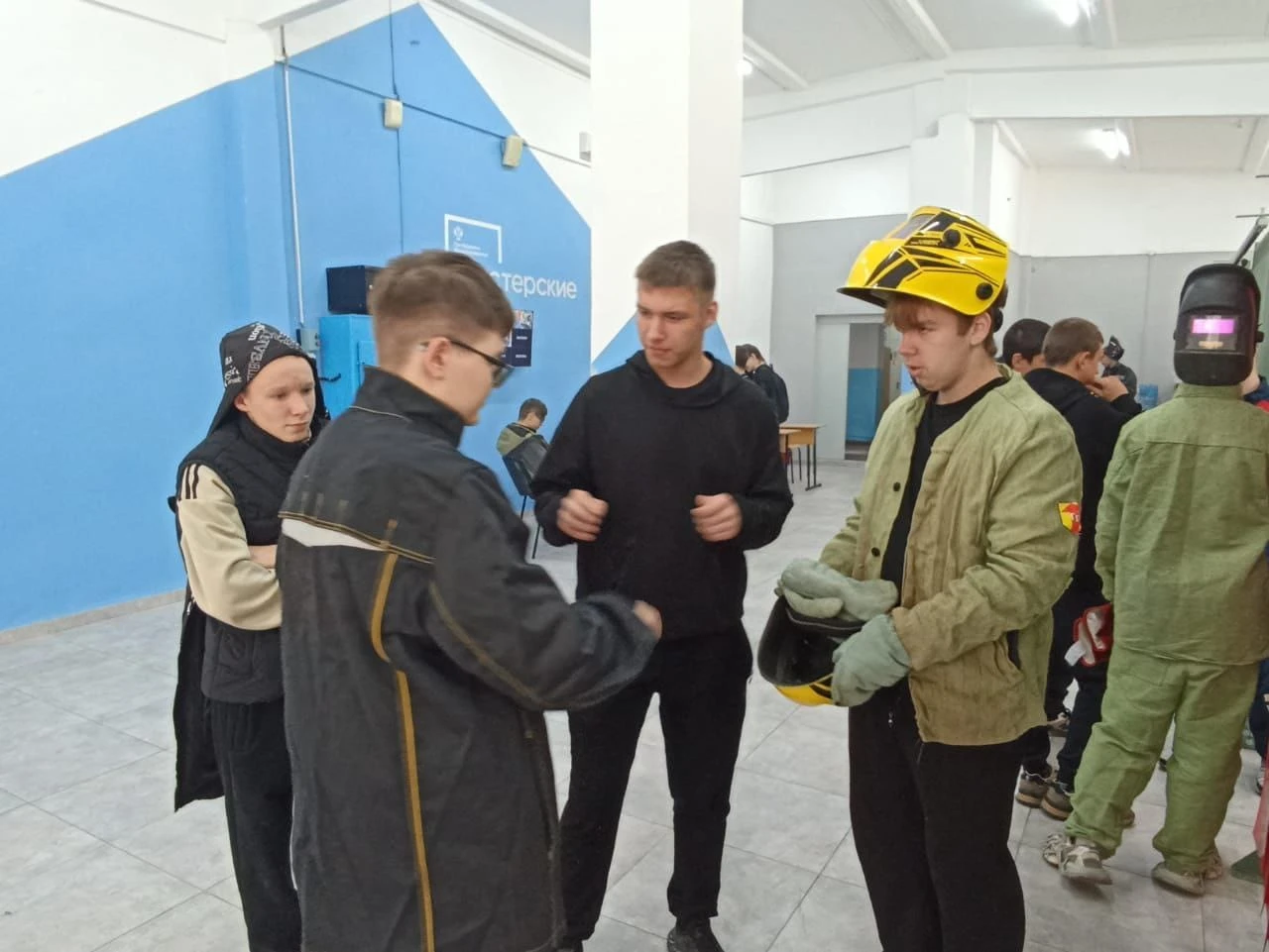 Девятиклассники центра образования «Кристалл» посетили Приморский многопрофильный колледж