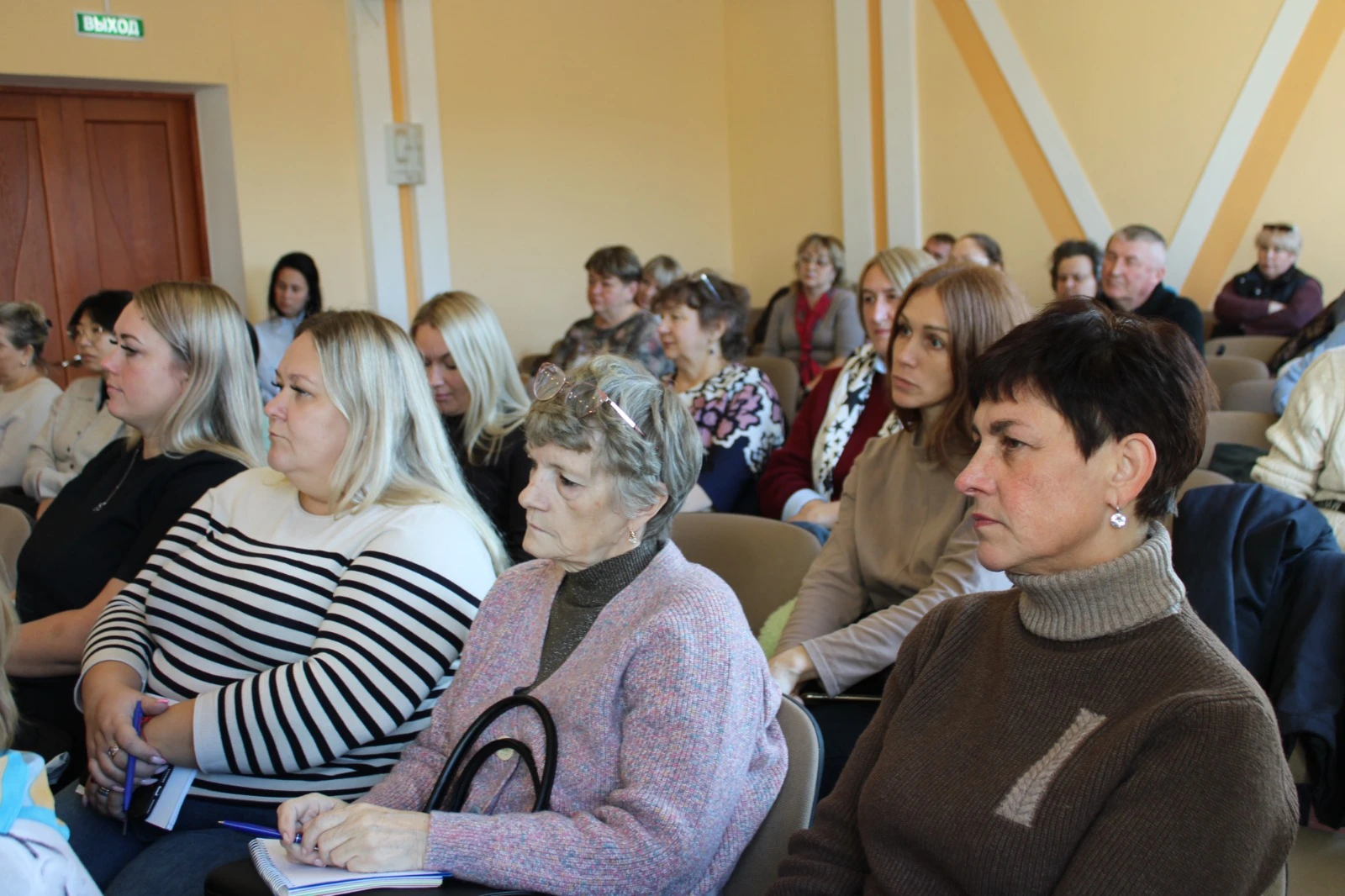 В Партизанском округе обсудили поддержку бизнеса: от налоговой реформы до новогоднего оформления