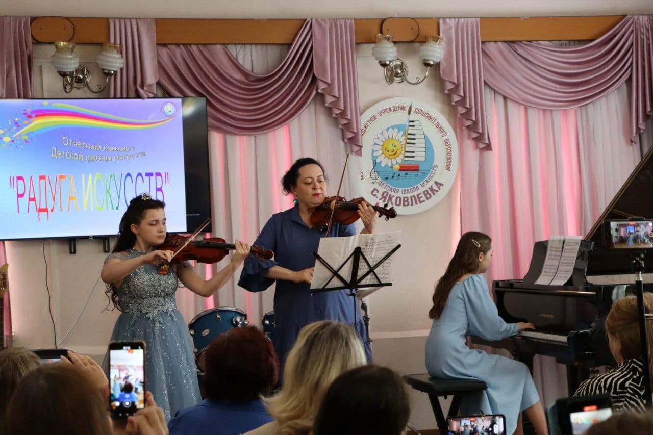 Праздник творчества и вдохновения «Радуга искусств» прошел в Яковлевке