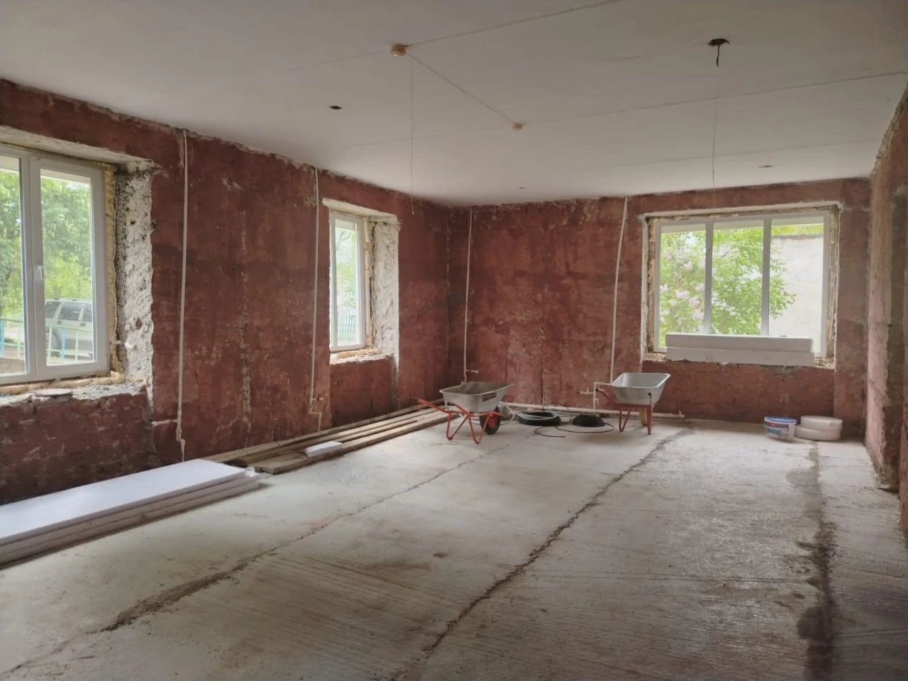 Ремонт библиотеки в микрорайоне Горького Дальнегорска идет по графику