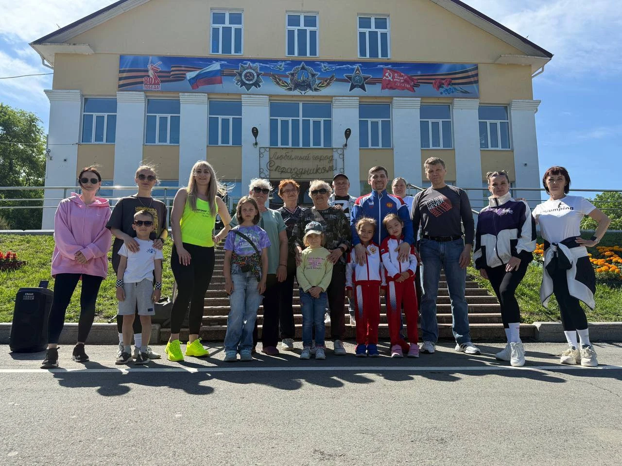 В Фокино возобновились субботние утренние зарядки на городской площади