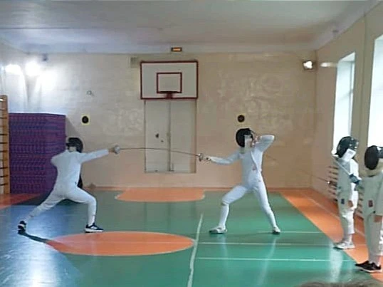 Школьников Находки научили фехтовать