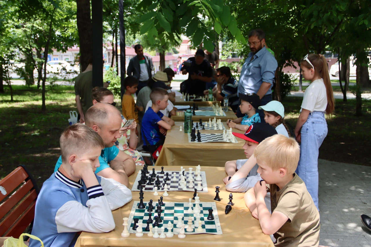 Шахматный турнир прошел в Артёме в День России