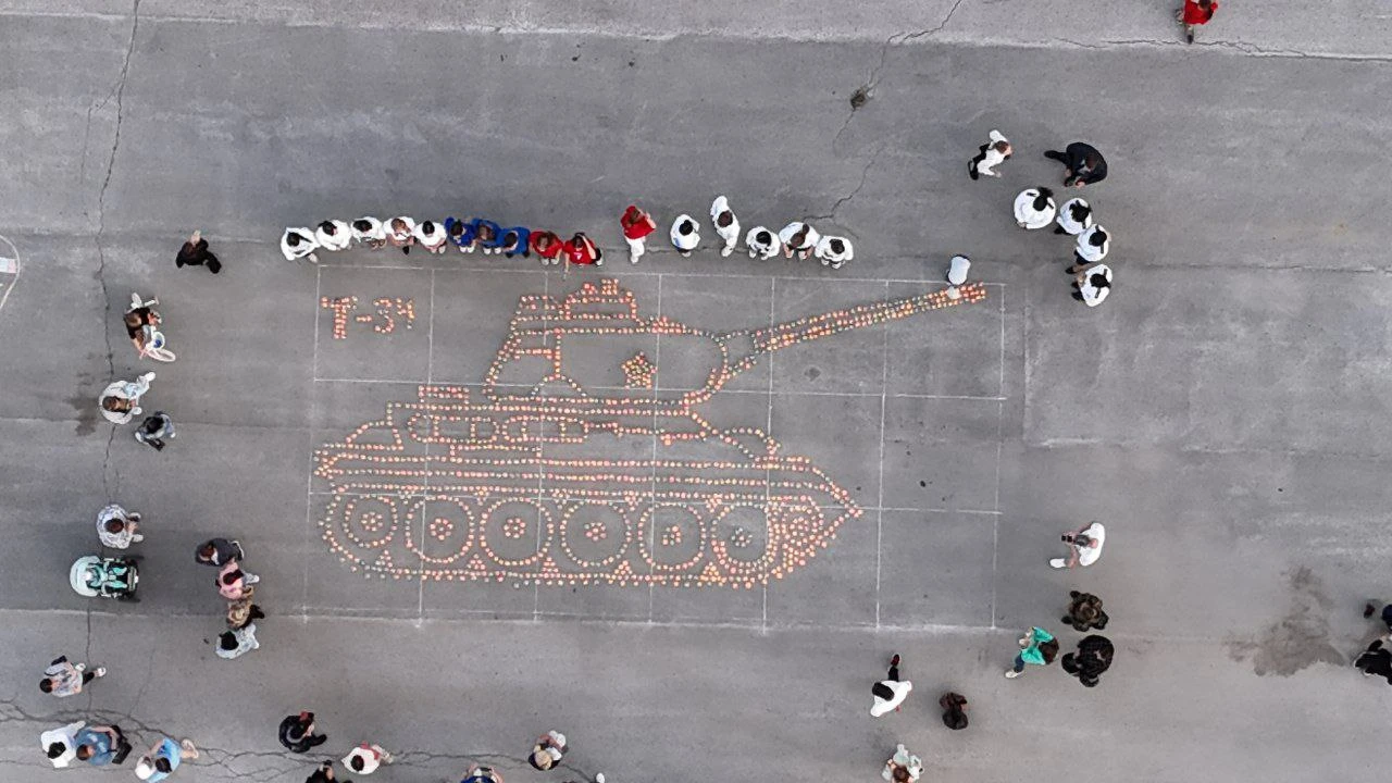 «Огненные картины войны» изобразили дальнегорцы на центральной площади города