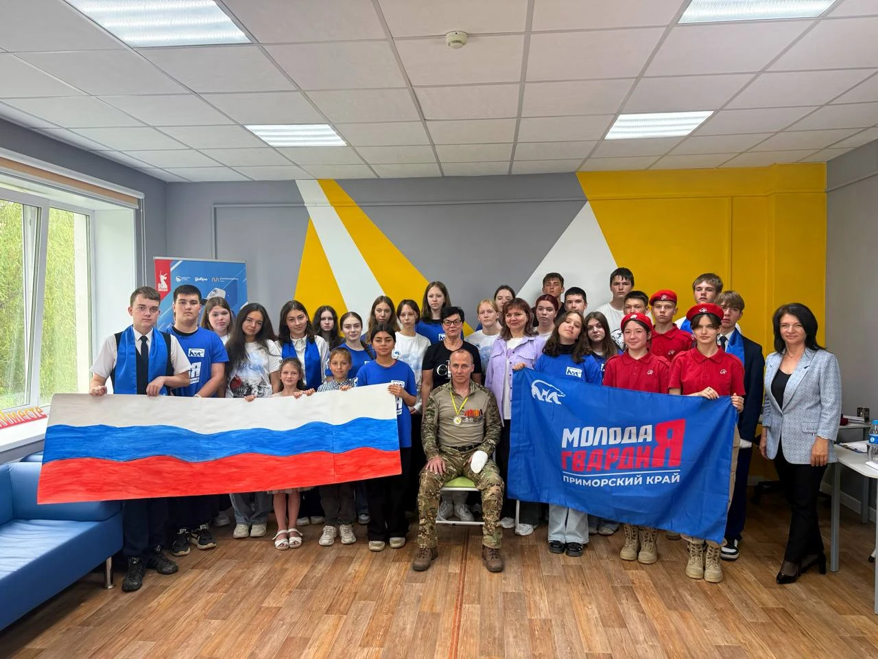 Живой диалог поколений: молодежь Фокино встретилась с героем СВО