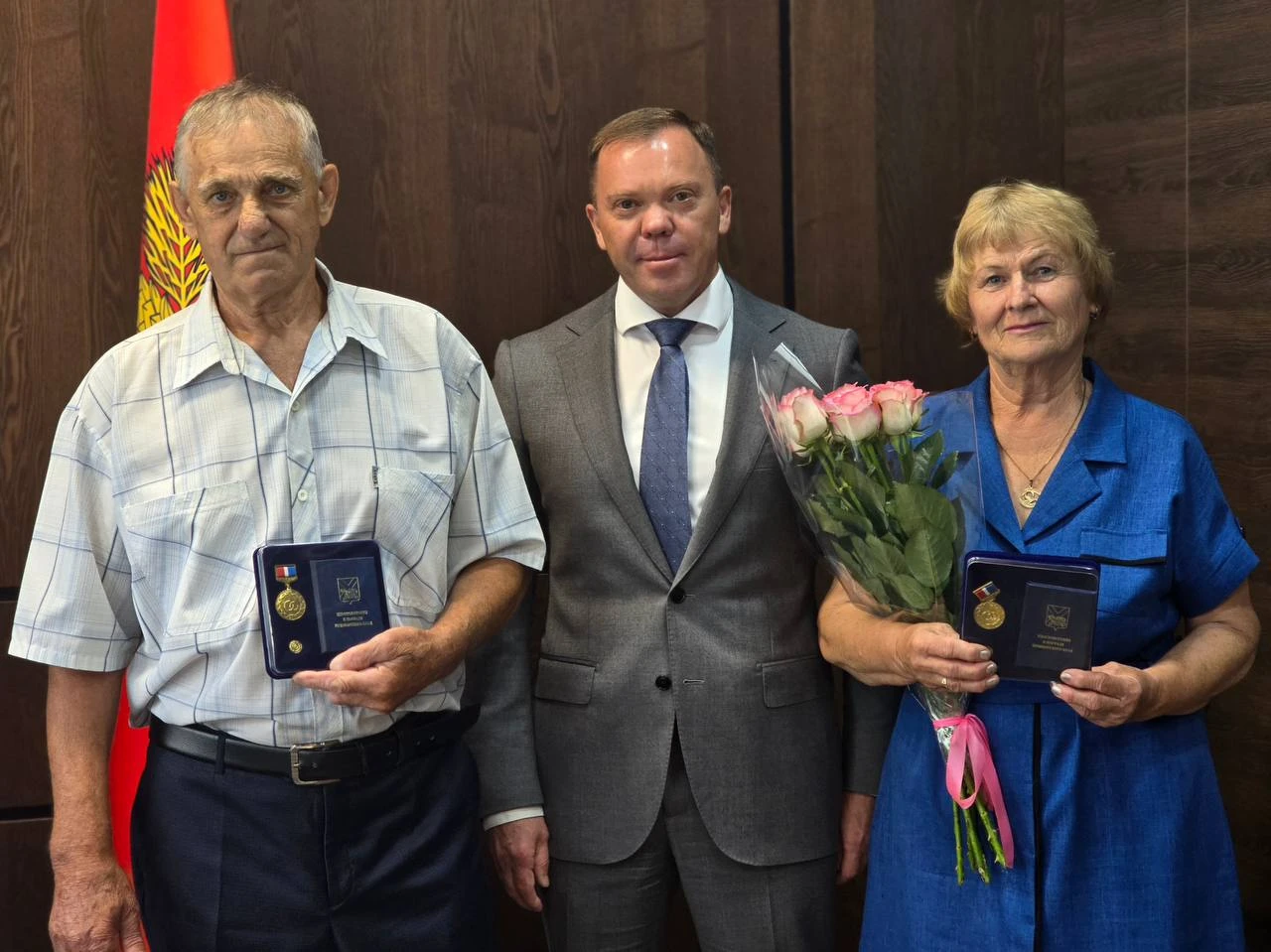 Знак «Семейная доблесть» вручен супругам Агафоновым — их любовь началась в рейсовом автобусе 50 лет назад