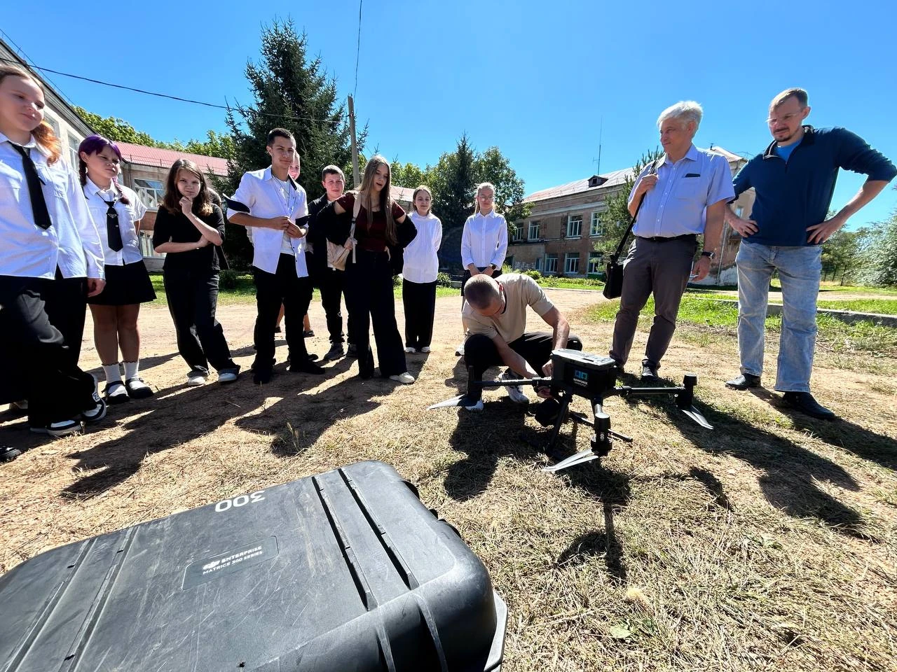Операторы беспилотников «Цифрового Приморья» провели занятия с учениками агро-классов