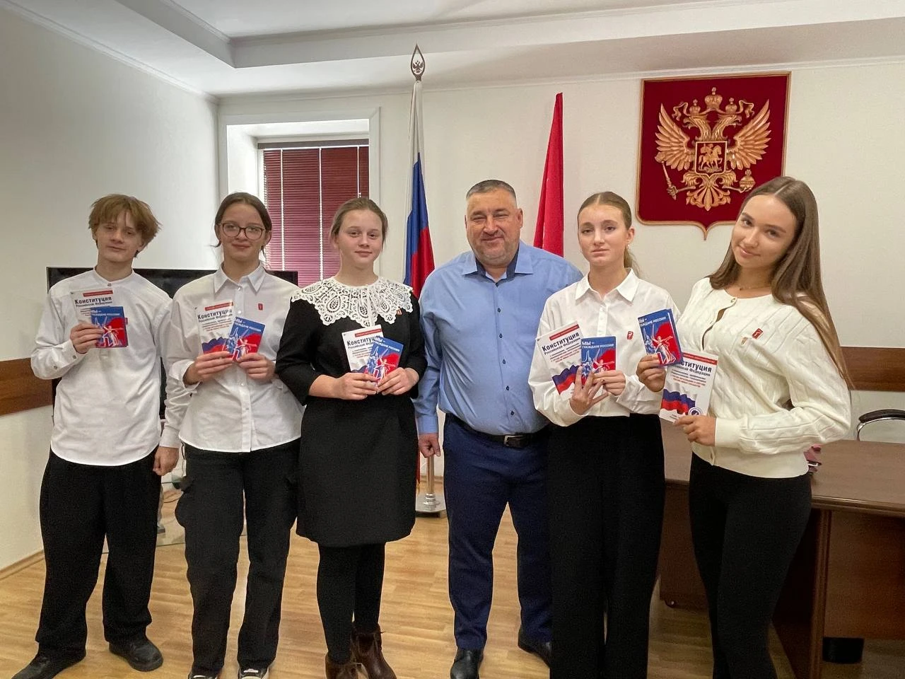 Торжественное вручение паспортов  юным гражданам состоялось в администрации Партизанского округа