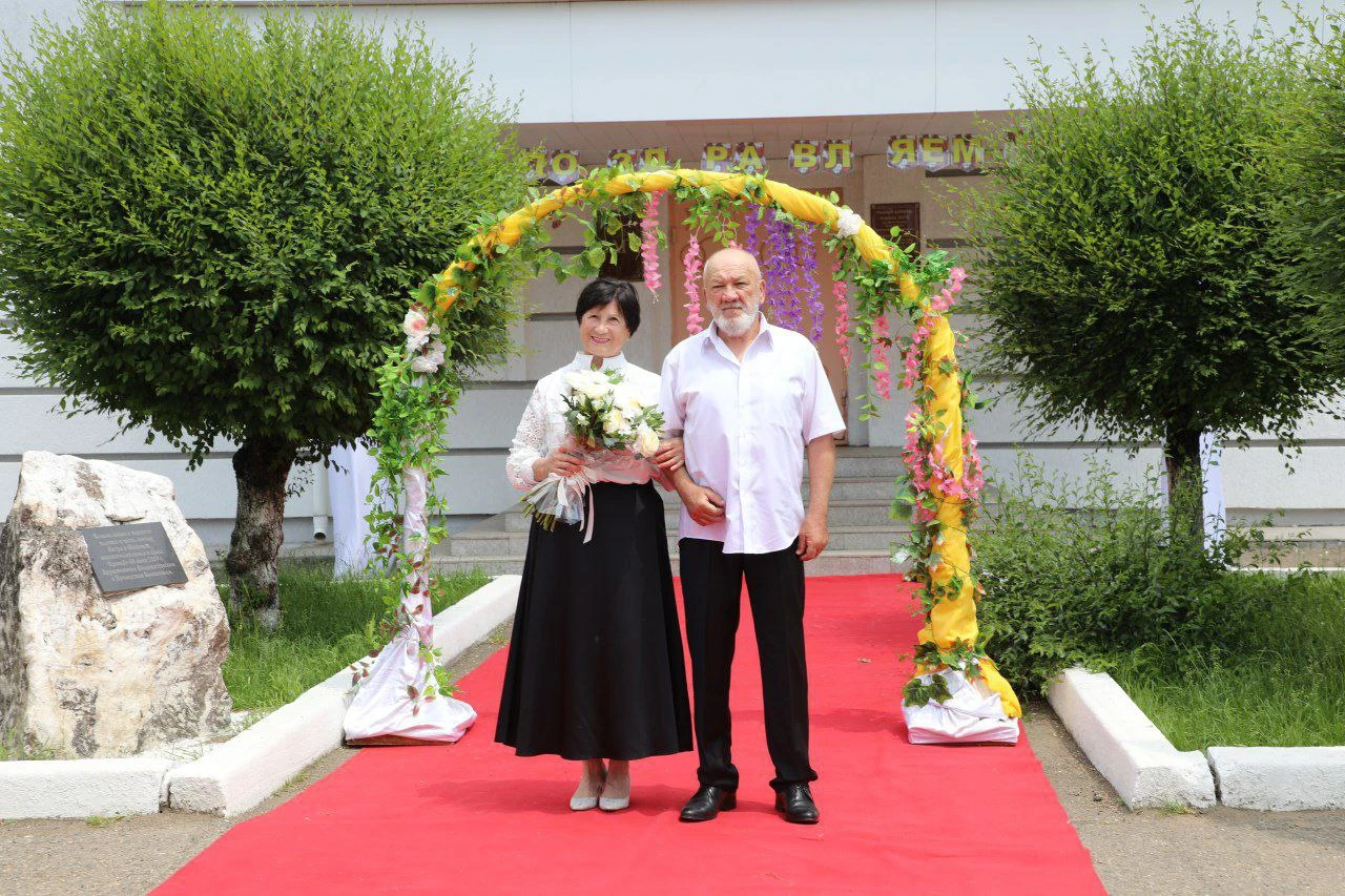 Семейная пара из Чугуевского округа получила почетный знак «Семейная доблесть»